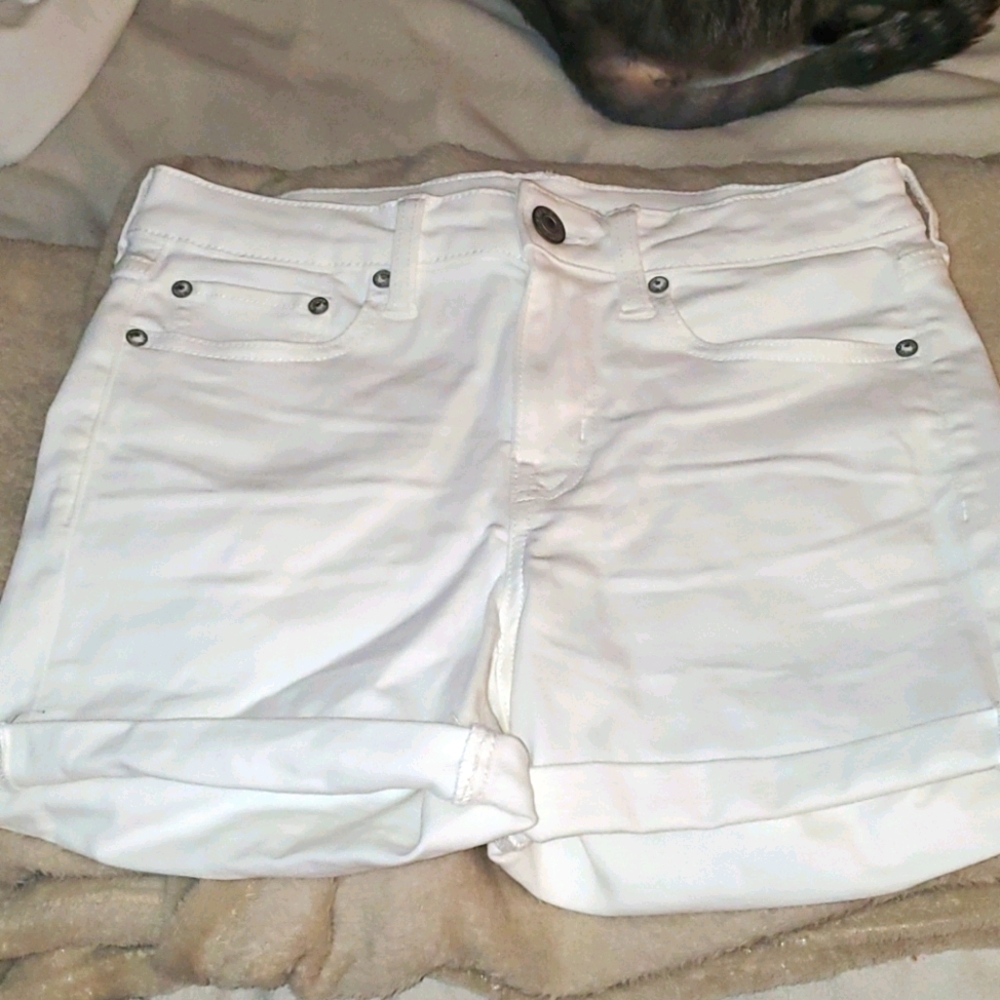 White hi rise shorts